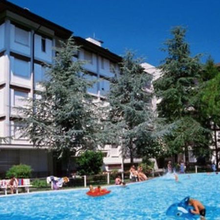 Апартаменты Lignano With Pool Линьяно-Саббьядоро Экстерьер фото