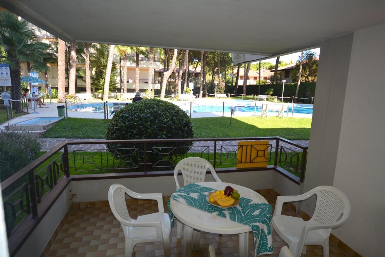 Апартаменты Lignano With Pool Линьяно-Саббьядоро Экстерьер фото