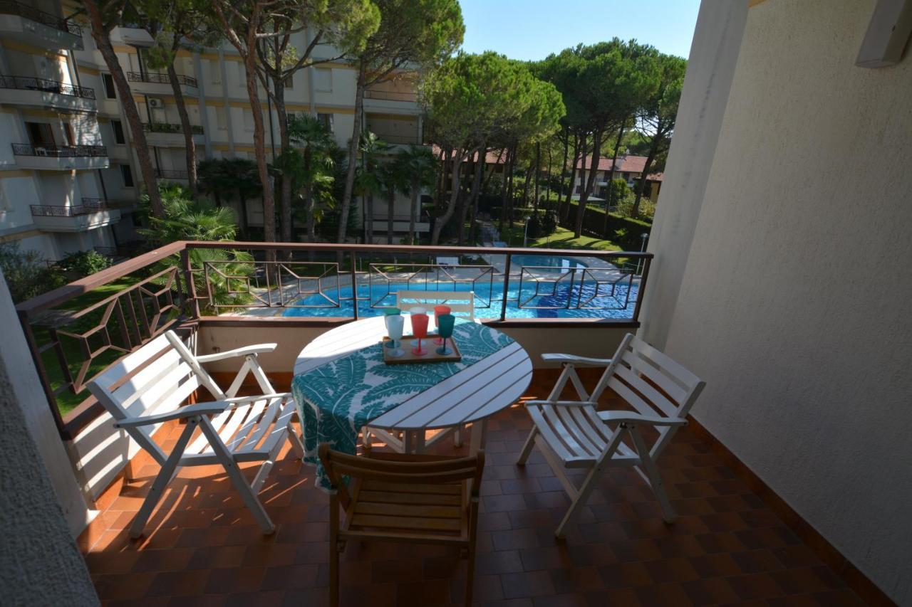 Апартаменты Lignano With Pool Линьяно-Саббьядоро Экстерьер фото