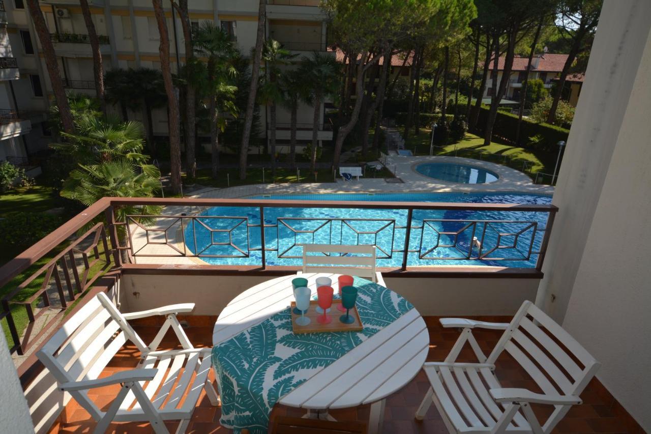 Апартаменты Lignano With Pool Линьяно-Саббьядоро Экстерьер фото