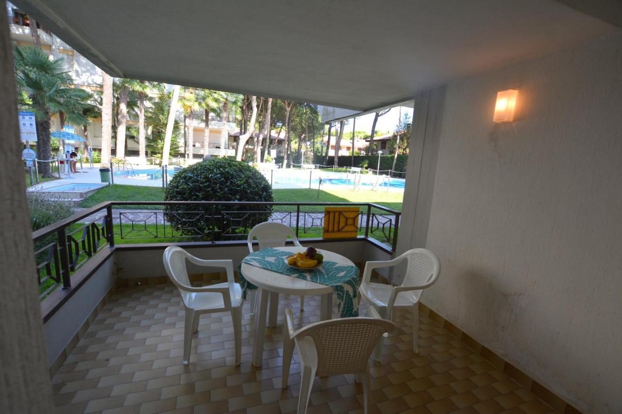 Апартаменты Lignano With Pool Линьяно-Саббьядоро Экстерьер фото