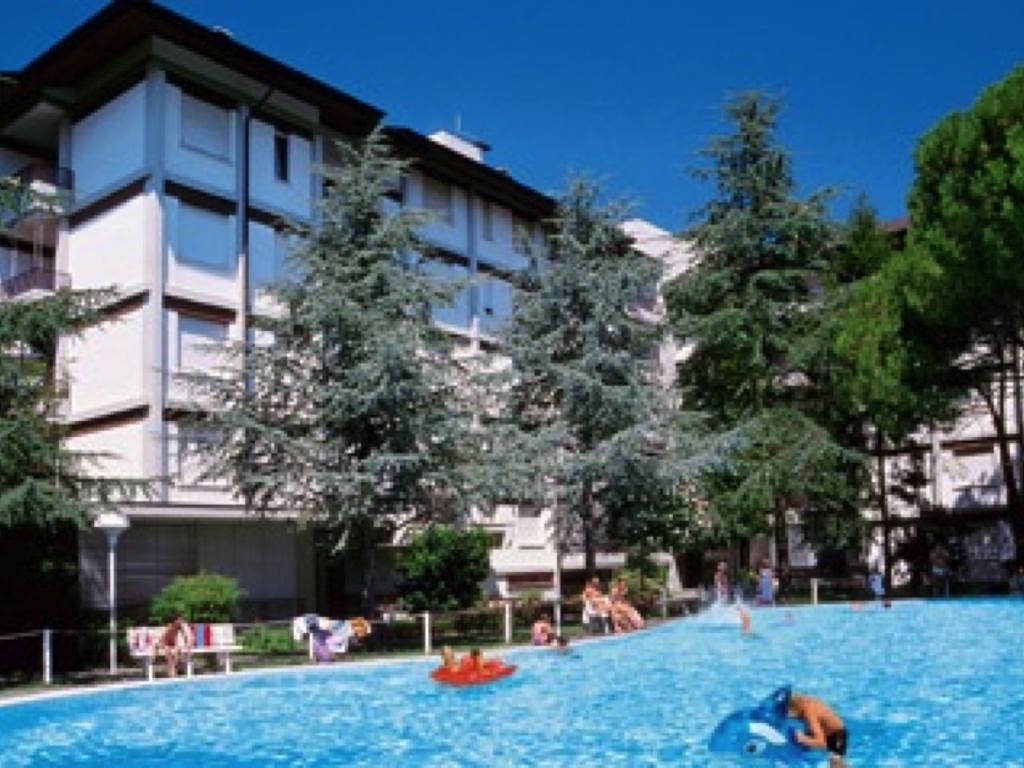 Апартаменты Lignano With Pool Линьяно-Саббьядоро Экстерьер фото
