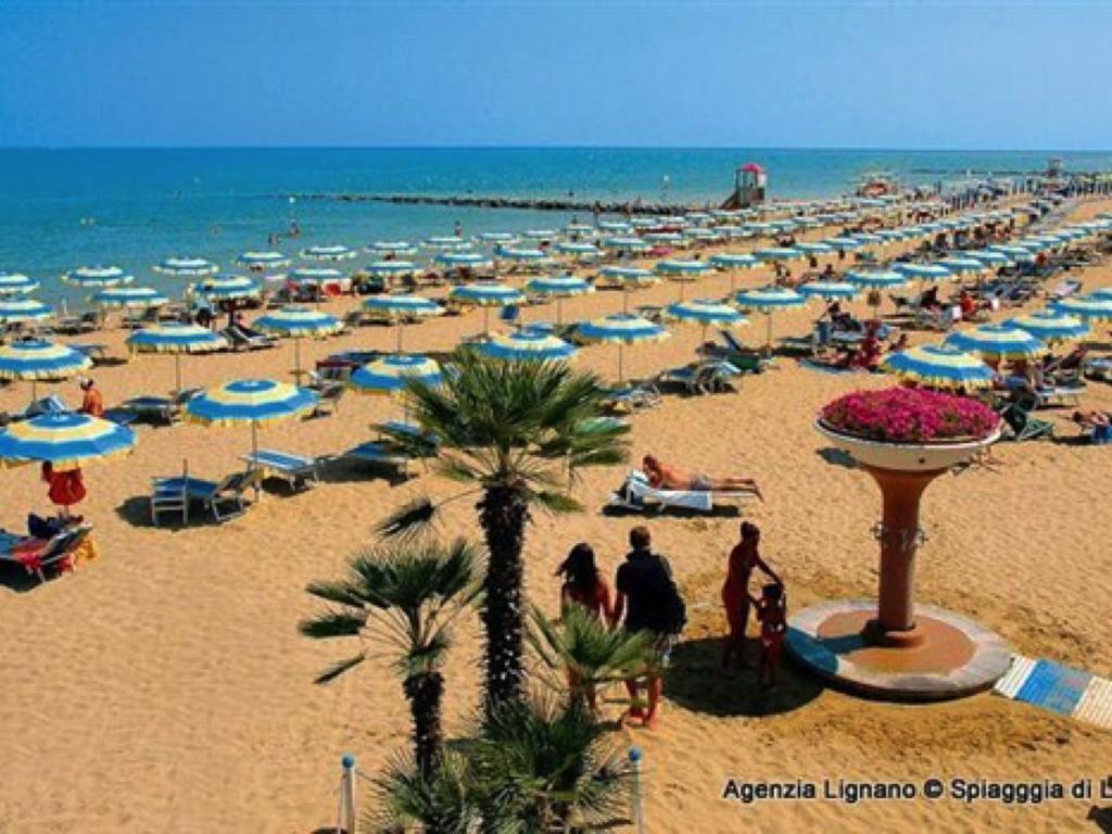 Апартаменты Lignano With Pool Линьяно-Саббьядоро Экстерьер фото